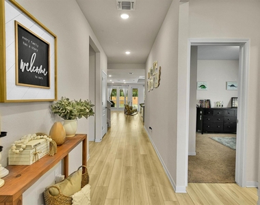 632 Friars Tuck Dr - Photo Thumbnail 2