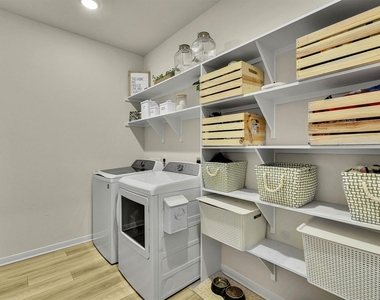 632 Friars Tuck Dr - Photo Thumbnail 31