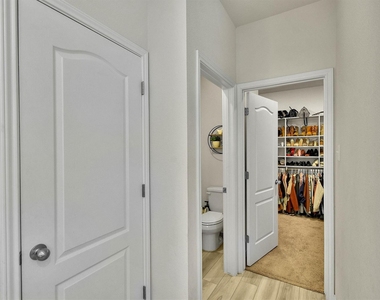 632 Friars Tuck Dr - Photo Thumbnail 27