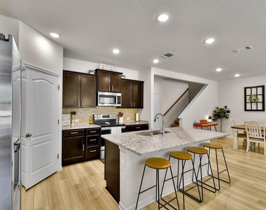632 Friars Tuck Dr - Photo Thumbnail 10