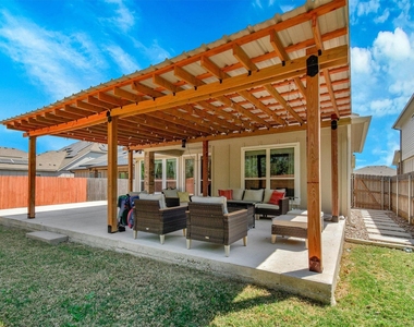 632 Friars Tuck Dr - Photo Thumbnail 32