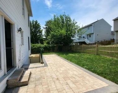 6412 Highbanks Court - Photo Thumbnail 15