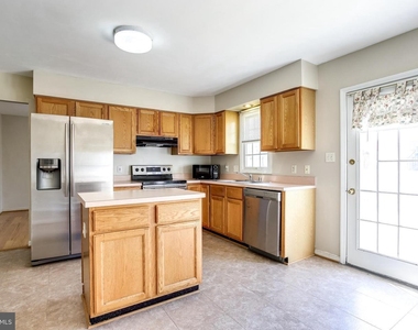 6412 Highbanks Court - Photo Thumbnail 3