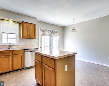 6412 Highbanks Court - Photo Thumbnail 4