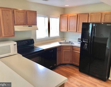 717 Orley Place - Photo Thumbnail 4