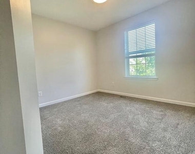 717 Orley Place - Photo Thumbnail 17