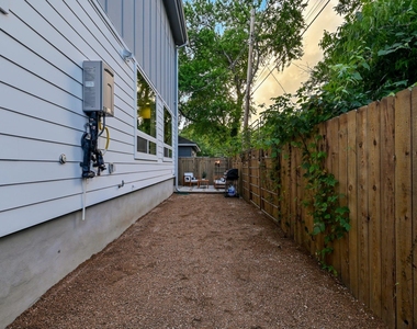 1131 Map St - Photo Thumbnail 27