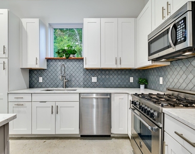 1131 Map St - Photo Thumbnail 12