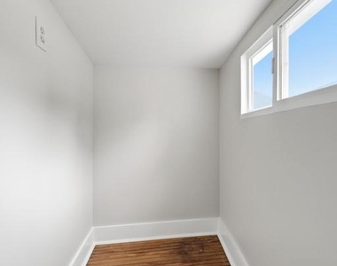 403 W South Street - Photo Thumbnail 17