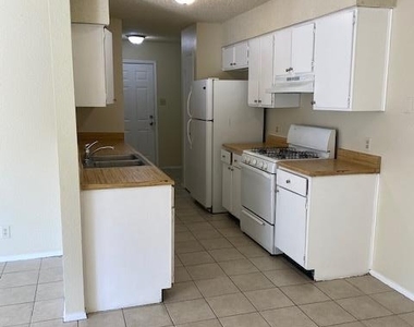 110 Verna Spur - Photo Thumbnail 3