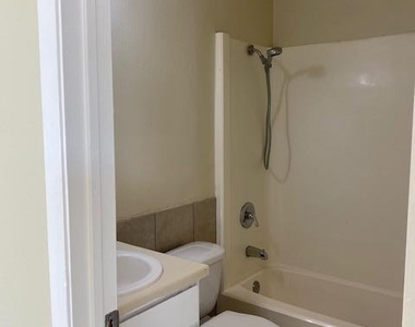 110 Verna Spur - Photo Thumbnail 4
