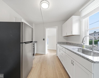 403 W South Street - Photo Thumbnail 11