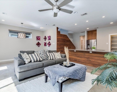 3505 Villa Ct - Photo Thumbnail 2