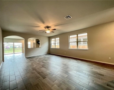 326 Blue Oak Blvd - Photo Thumbnail 2