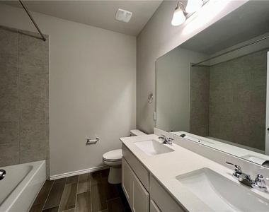326 Blue Oak Blvd - Photo Thumbnail 7