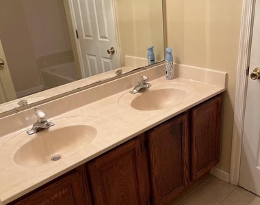 33 Hiddencreek Court - Photo Thumbnail 6