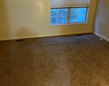 33 Hiddencreek Court - Photo Thumbnail 5