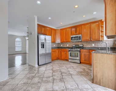 239 Anvil Way - Photo Thumbnail 9