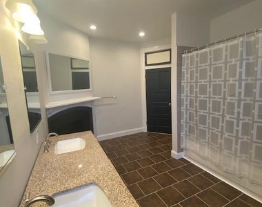 1921 Park Avenue - Photo Thumbnail 1