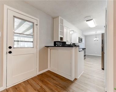 1228 Chippendale Dr - Photo Thumbnail 4