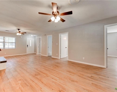 1228 Chippendale Dr - Photo Thumbnail 3
