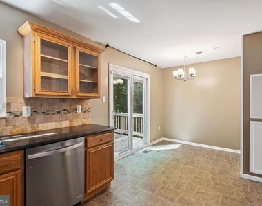1511 Ashburnham Drive - Photo Thumbnail 8
