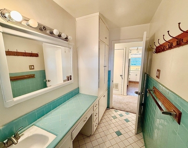 2411 S 5th St - Photo Thumbnail 8