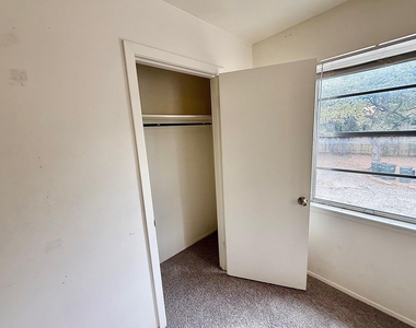 2411 S 5th St - Photo Thumbnail 11