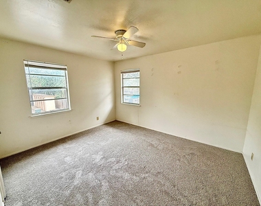 2411 S 5th St - Photo Thumbnail 10