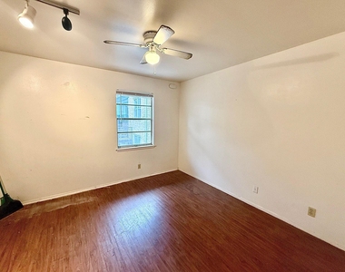 2411 S 5th St - Photo Thumbnail 4