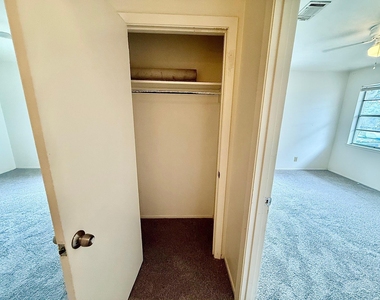 2411 S 5th St - Photo Thumbnail 12