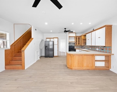 610 Eastview Dr - Photo Thumbnail 4