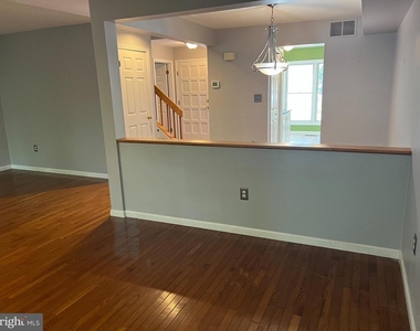 2940 Winters Chase Way - Photo Thumbnail 8