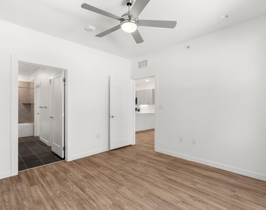 4801 Springdale Rd - Photo Thumbnail 11