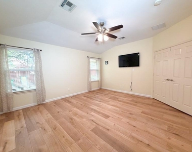 3230 Arroyo Bluff Ln - Photo Thumbnail 6