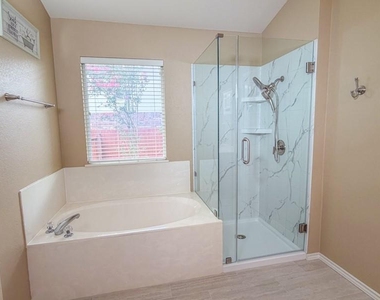 3230 Arroyo Bluff Ln - Photo Thumbnail 7