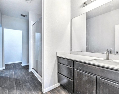 3108 Tilmon Ln - Photo Thumbnail 9