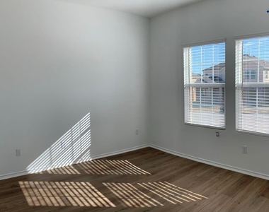 1205 Mallow Rd - Photo Thumbnail 18