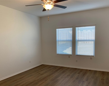 1205 Mallow Rd - Photo Thumbnail 11