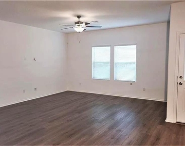 1205 Mallow Rd - Photo Thumbnail 7
