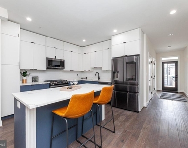 734 Kenyon Street Nw - Photo Thumbnail 7
