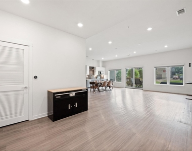 4361 S Congress Ave - Photo Thumbnail 3
