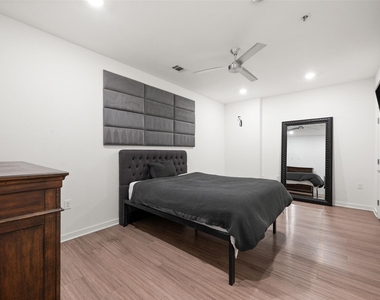 4361 S Congress Ave - Photo Thumbnail 10