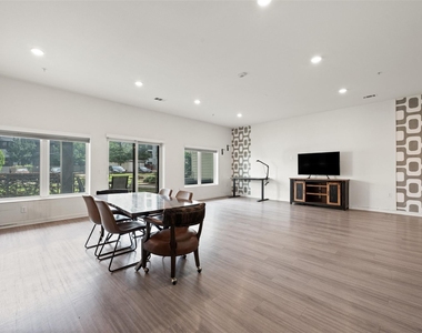 4361 S Congress Ave - Photo Thumbnail 1