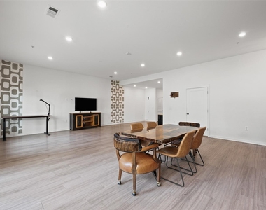 4361 S Congress Ave - Photo Thumbnail 8