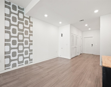 4361 S Congress Ave - Photo Thumbnail 9