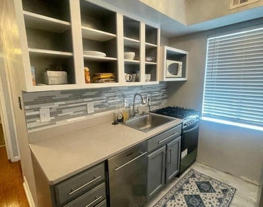 1031 Michigan Avenue Ne - Photo Thumbnail 6