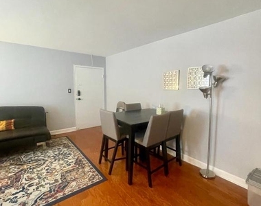 1031 Michigan Avenue Ne - Photo Thumbnail 2