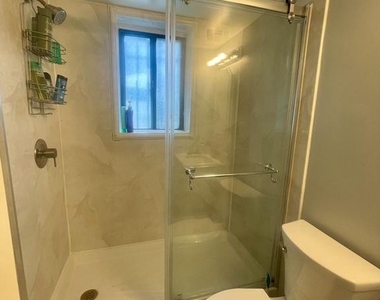 1031 Michigan Avenue Ne - Photo Thumbnail 15