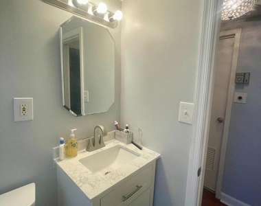 1031 Michigan Avenue Ne - Photo Thumbnail 16
